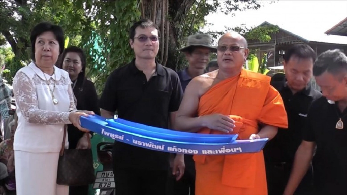 คณะสงฆ์จังหวัดพิจิตรมอบเรือช่วยพระสงฆ์-ผู้ประสบอุทกภัย คณะสงฆ์จังหวัดพิจิตรมอบเรือช่วยพระสงฆ์-ผู้ประสบอุทกภัย