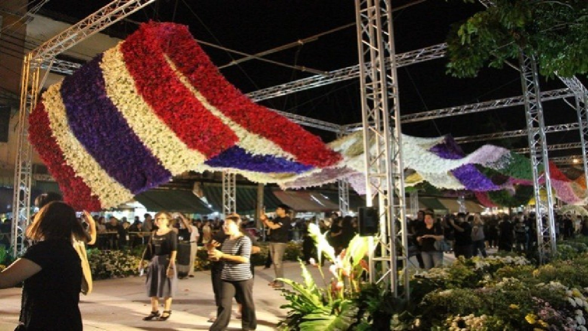 เนรมิตปากคลองตลาด จัด“ดอกไม้เพื่อพ่อ”