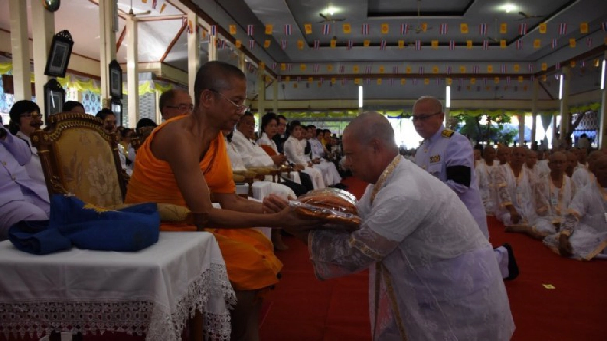 ชาว"พิษณุโลก"อุปสมบทหมู่เพื่อถวายเป็นพระราชกุศล ชาว"พิษณุโลก"อุปสมบทหมู่เพื่อถวายเป็นพระราชกุศล