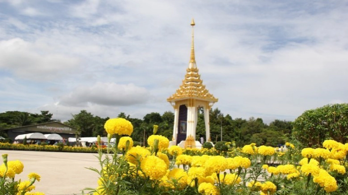 ผู้ว่าฯพิษณุโลกตรวจความพร้อมพระเมรุมาศจำลอง
