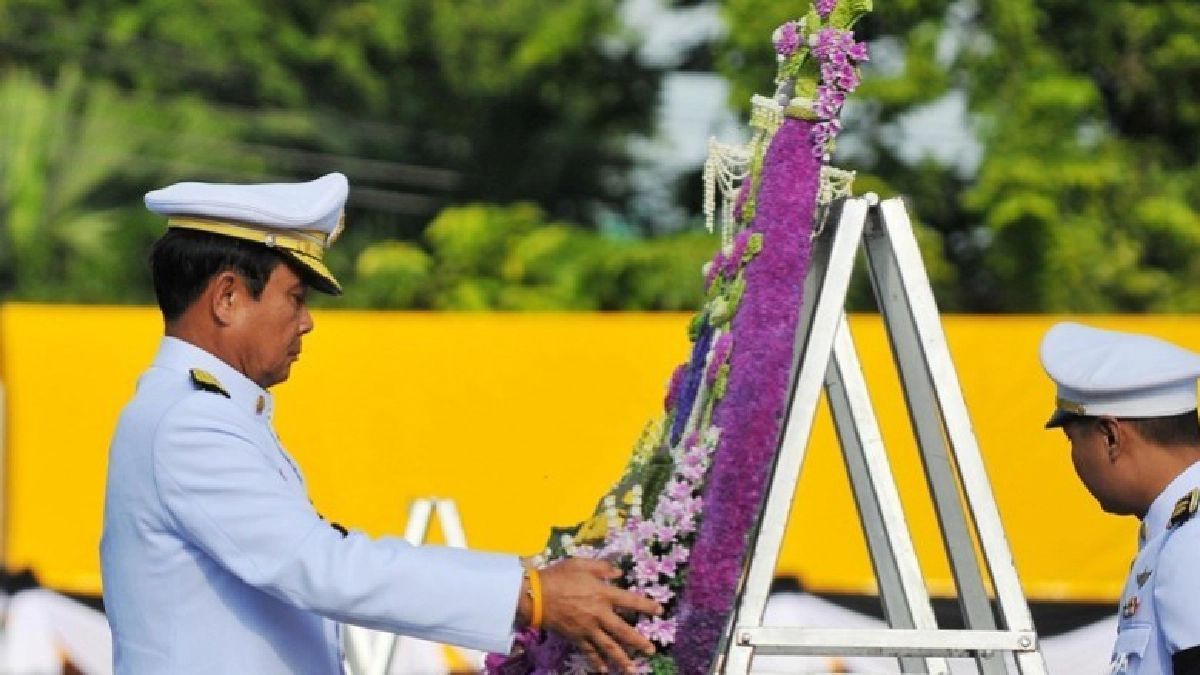 "ประยุทธ์" นำครม.-ขรก. ถวายพวงมาลาวันปิยมหาราช (ภาพชุด) "ประยุทธ์" นำครม.-ขรก. ถวายพวงมาลาวันปิยมหาราช (ภาพชุด)