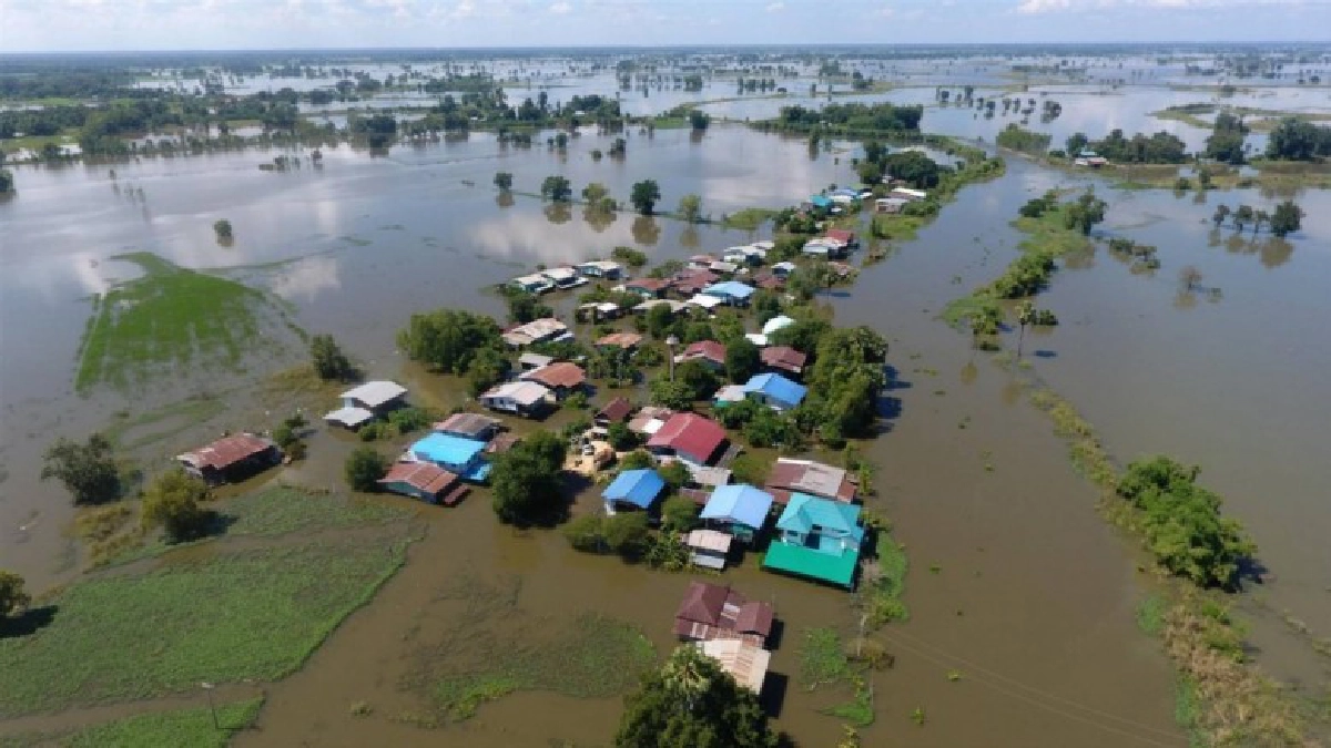แม่น้ำยมเพิ่มท่วมหมู่บ้าน  50 หลังคาเรือนติดเกาะ  