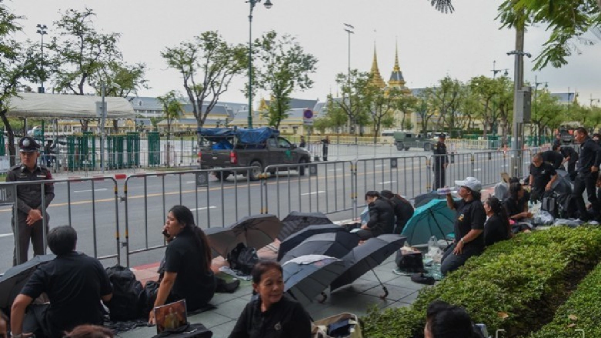 ร.10 ทรงห่วงประชาชนร่วมพระราชพิธีฯ อากาศร้อน ร.10 ทรงห่วงประชาชนร่วมพระราชพิธีฯ อากาศร้อน