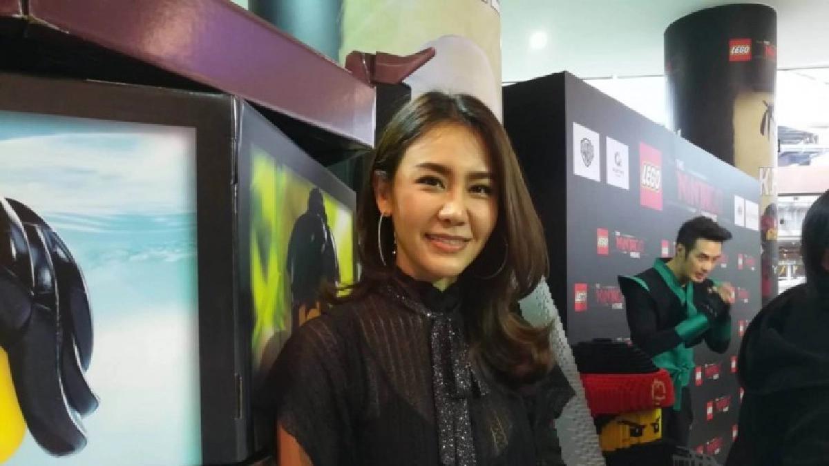 “นาเดีย”ปลูกฝังลูกชาย  รักในหลวงจากพระราชกรณียกิจ
