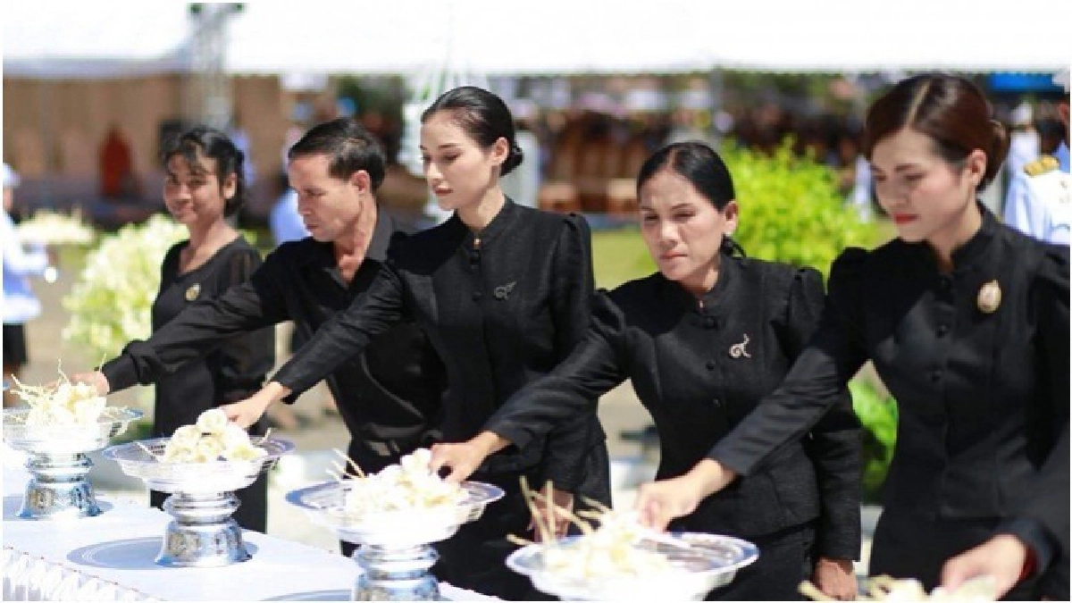 ศิลปินดารา RS สุดอาลัยร่วางดอกไม้จันทน์ ศิลปินดารา RS สุดอาลัยร่วางดอกไม้จันทน์