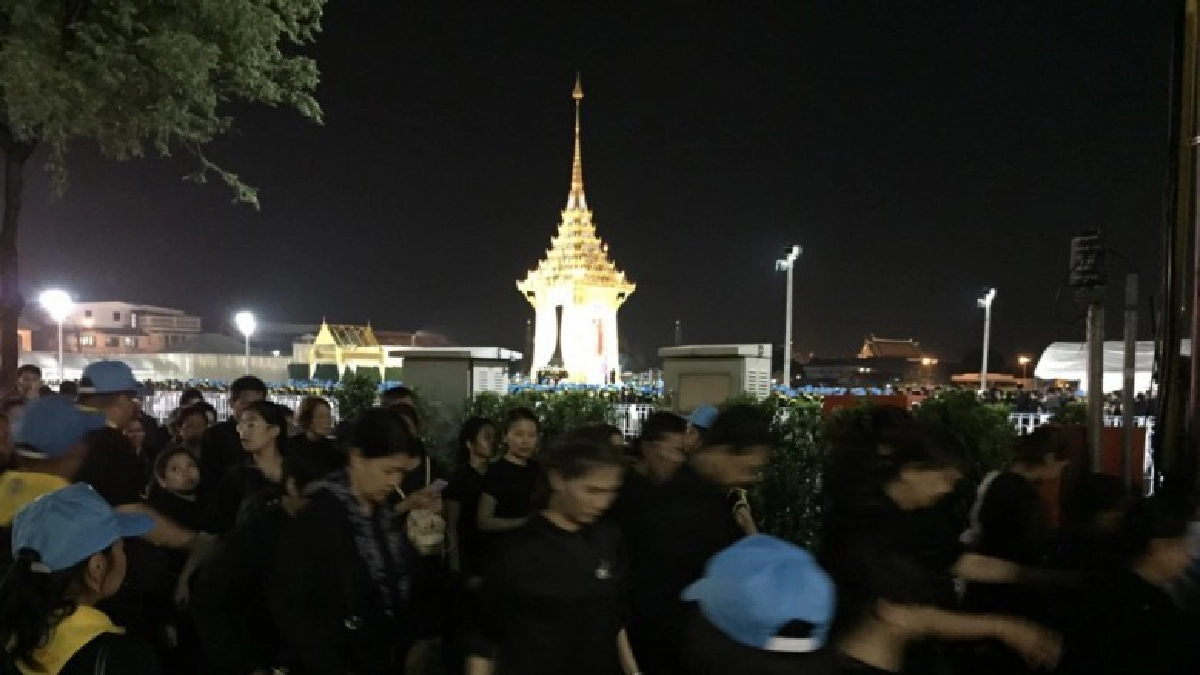 "สวนนาคราภิรมย์" เปิดให้ ปชช. "วางดอกไม้จันทน์" รอบ2แล้ว "สวนนาคราภิรมย์" เปิดให้ ปชช. "วางดอกไม้จันทน์" รอบ2แล้ว