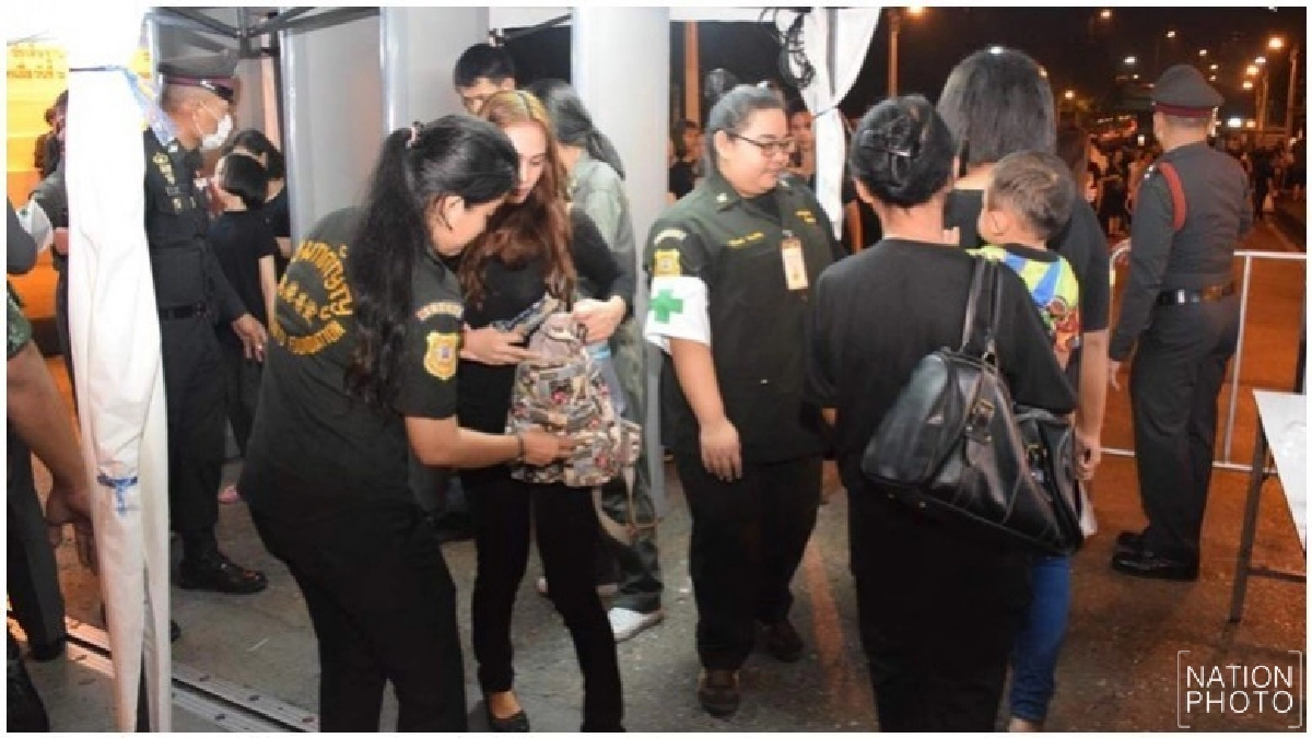 ผบก.น.8 ตรวจความเรียบร้อยจุดคัดกรองสะพานพุทธฯ ผบก.น.8 ตรวจความเรียบร้อยจุดคัดกรองสะพานพุทธฯ