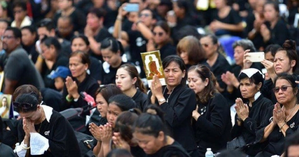 สื่อนอกรายงานข่าวชาวไทยร่วมส่งใจสู่ฟ้าอาลัยพ่อ สื่อนอกรายงานข่าวชาวไทยร่วมส่งใจสู่ฟ้าอาลัยพ่อ
