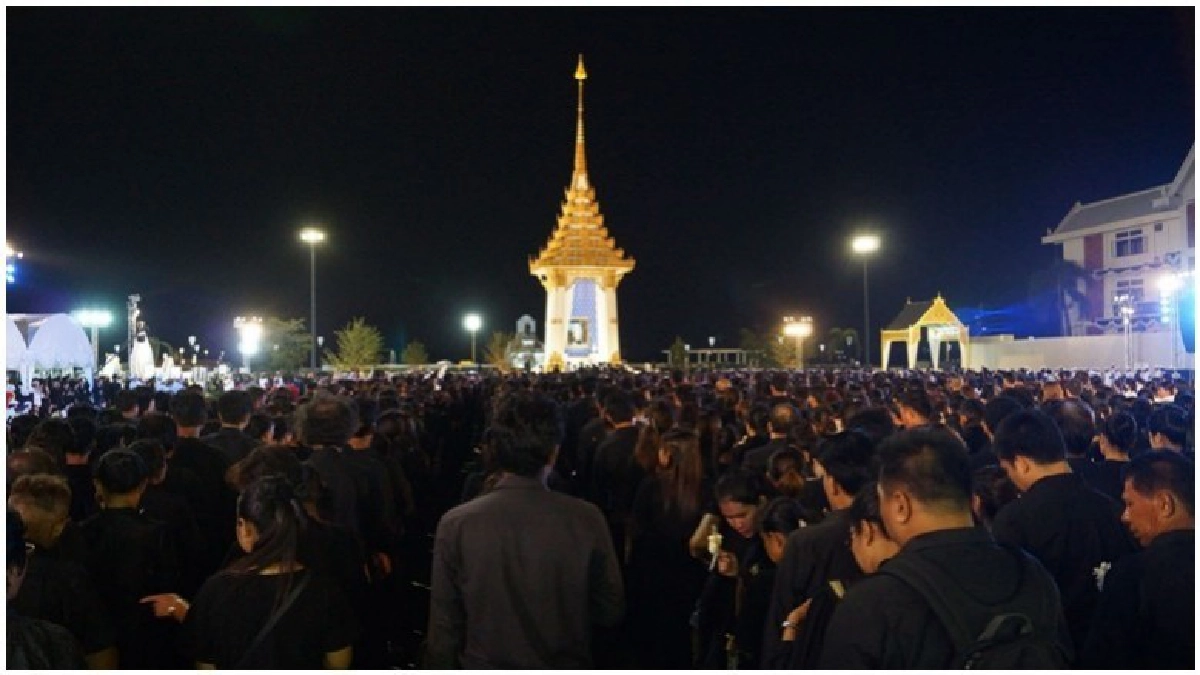 พสกนิกรสมุทรปราการเรือนแสนถวายดอกไม้จันทน์ส่งเสด็จในหลวงร.9 พสกนิกรสมุทรปราการเรือนแสนถวายดอกไม้จันทน์ส่งเสด็จในหลวงร.9
