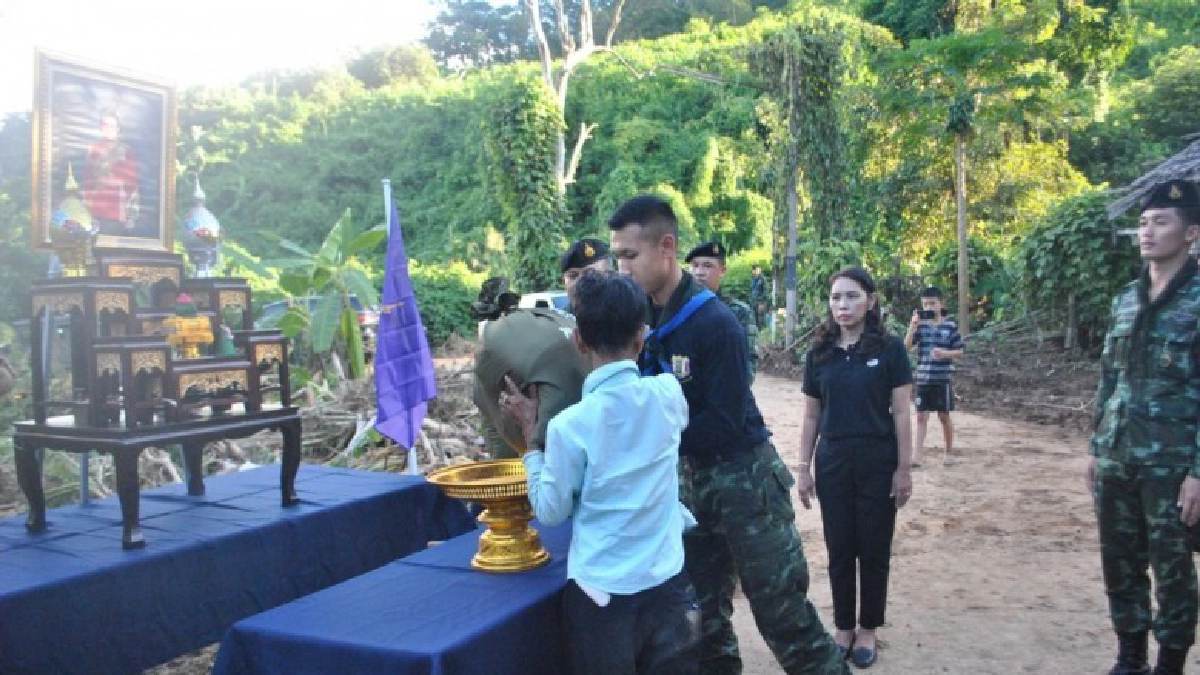 มอบถุงยังชีพพระราชทานช่วย“กะเหรี่ยงคอยาว”สู้ภัยน้ำหลาก