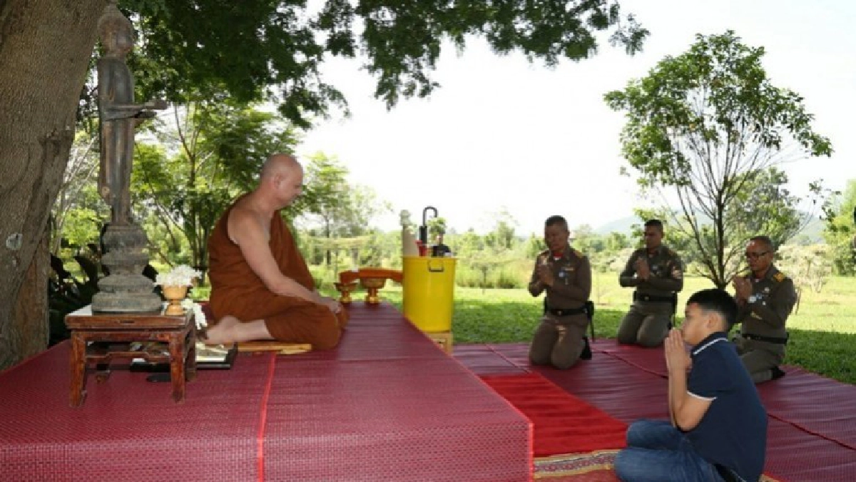 พระองค์ที ทรงบำเพ็ญพระกุศล สถานปฏิบัติธรรมบ้านไร่ทอสี