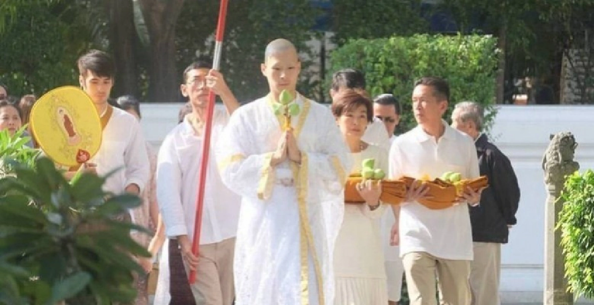 'ภัทร์' บวชแล้วเช้านี้ถวายเป็นพระราชกุศลแด่ในหลวงรัชกาลที่9 'ภัทร์' บวชแล้วเช้านี้ถวายเป็นพระราชกุศลแด่ในหลวงรัชกาลที่9