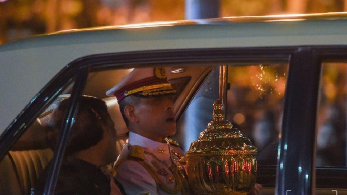 สมเด็จพระเจ้าอยู่หัว และ สมเด็จพระเทพฯ ในริ้วขบวนฯ สมเด็จพระเจ้าอยู่หัว และ สมเด็จพระเทพฯ ในริ้วขบวนฯ