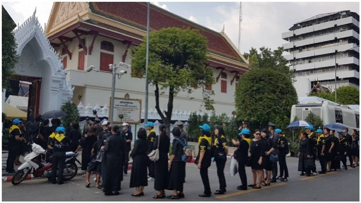 ปชช.เต็มบาทวิถีถนนหน้า“วัดราชบพิธฯ”แล้ว!! ปชช.เต็มบาทวิถีถนนหน้า“วัดราชบพิธฯ”แล้ว!!