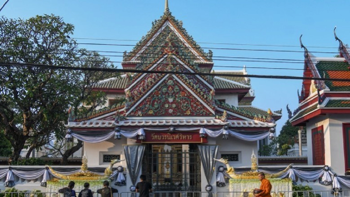 รุ่งอรุณ ณ วัดบวรฯ วันสุดท้ายพระราชพิธีถวายพระเพลิงพระบรมศพ รุ่งอรุณ ณ วัดบวรฯ วันสุดท้ายพระราชพิธีถวายพระเพลิงพระบรมศพ