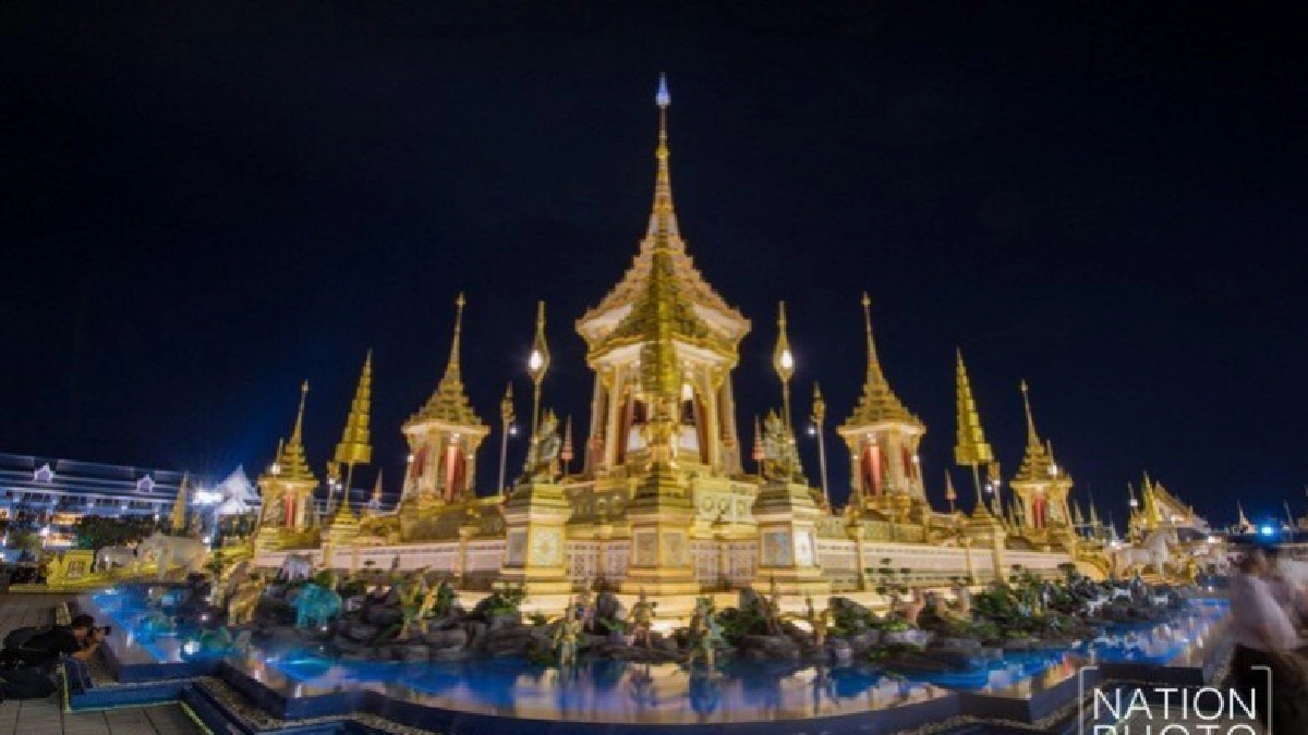 ขอความร่วมมือแต่งกายเหมาะสมชมพระเมรุมาศ ขอความร่วมมือแต่งกายเหมาะสมชมพระเมรุมาศ