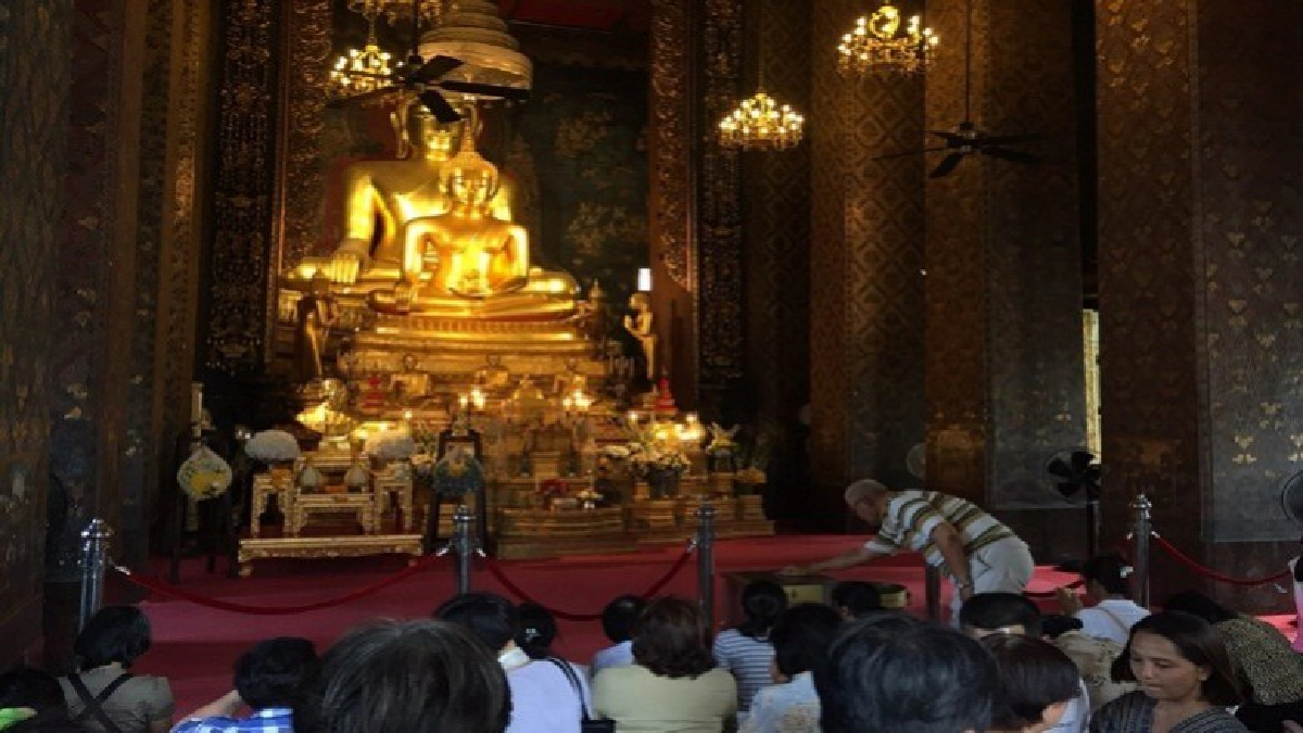 ปชช.หลั่งไหลกราบ"พระบรมราชสรีรางคาร"ที่วัดบวร ปชช.หลั่งไหลกราบ"พระบรมราชสรีรางคาร"ที่วัดบวร
