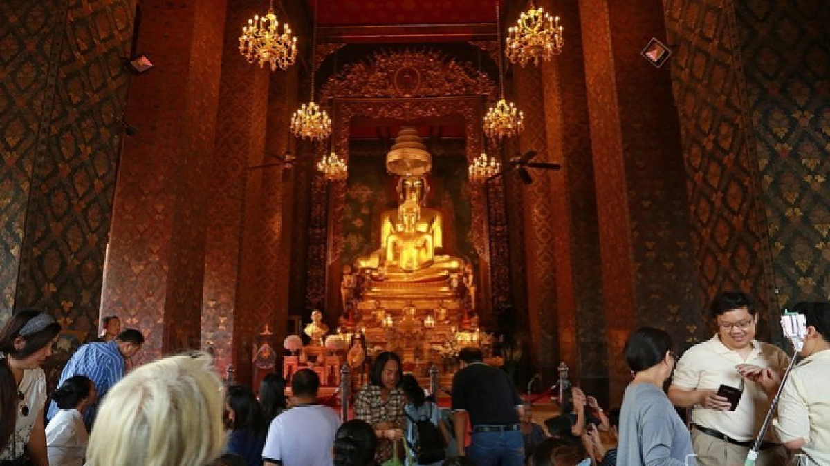 น้อมกราบพระบรมราชสรีรางคาร ร.9 วัดบวรฯ (ภาพชุด)