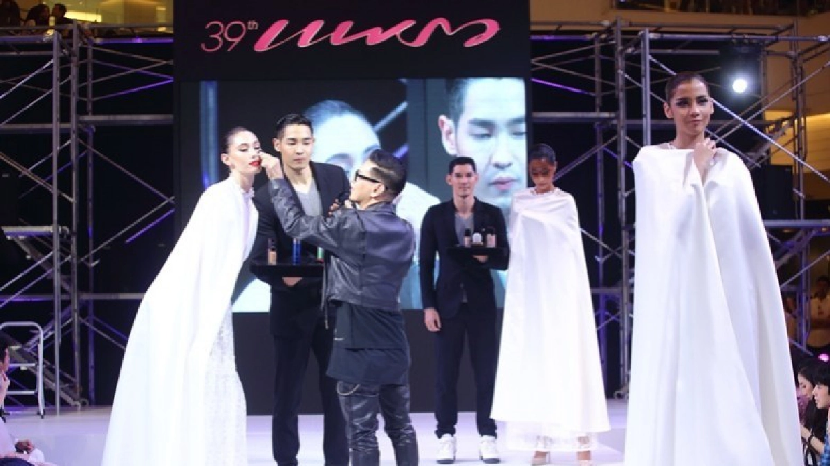 ใคร ทำอะไร ที่ไหน
