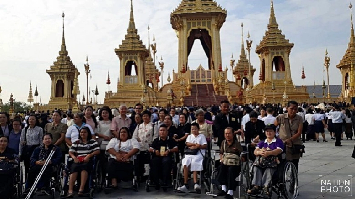 คนพิการ200คนเยี่ยมชม‘พระเมรุมาศ’ คนพิการ200คนเยี่ยมชม‘พระเมรุมาศ’