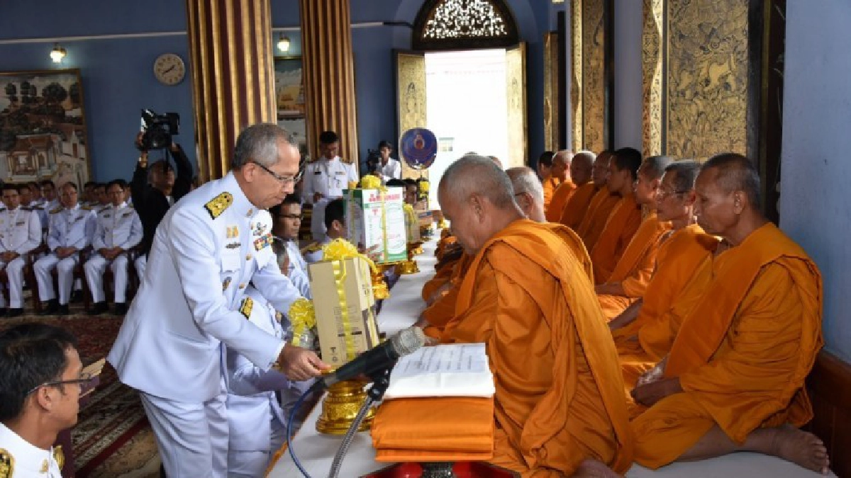 "ปธ.ศาลฎีกา"ทอดกฐินพระราชทาน "ปธ.ศาลฎีกา"ทอดกฐินพระราชทาน