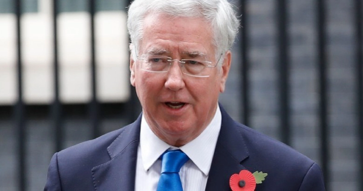 ลวนลามพ่นพิษ รมว.กห.อังกฤษ ลาออก !!