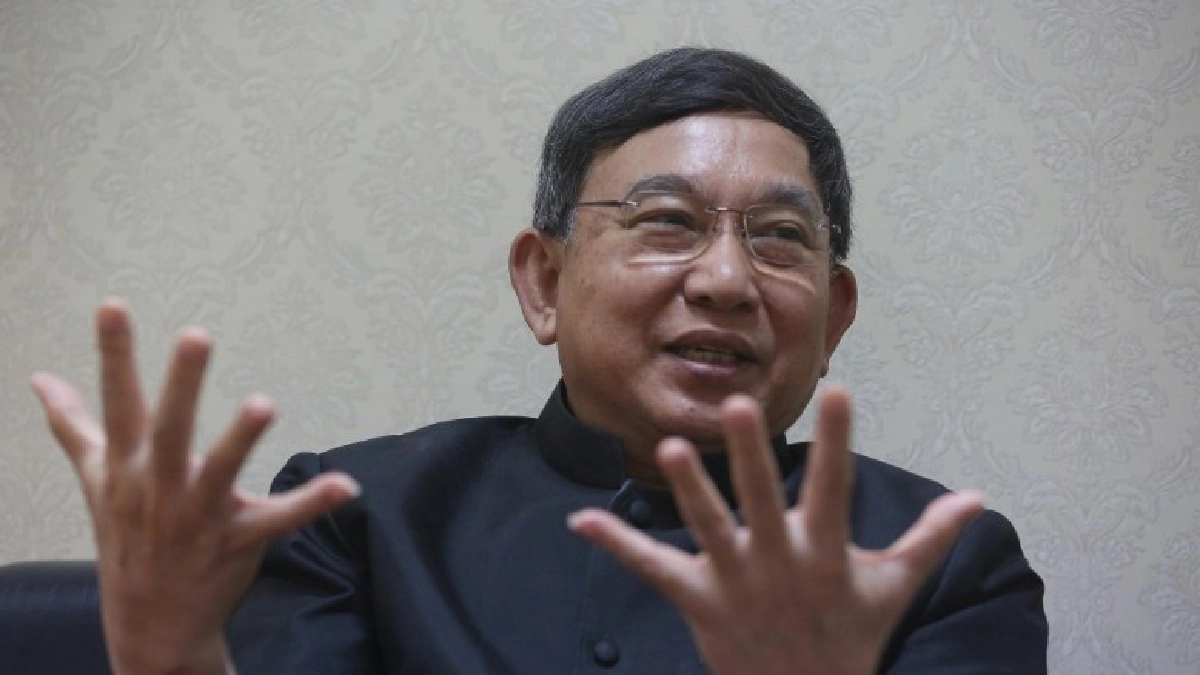 "บิ๊กจิน" ปัดไม่รู้เรื่องปรับ ครม. 