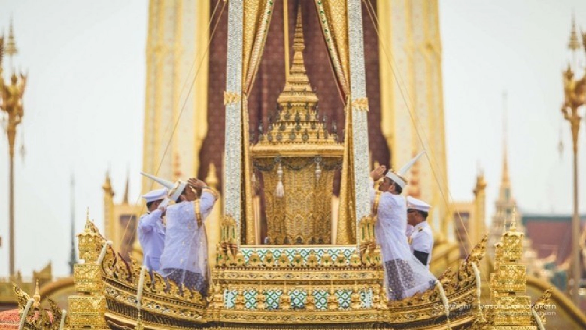 ภาพชุด "วันพระราชพิธีถวายพระเพลิงพระบรมศพ" ภาพชุด "วันพระราชพิธีถวายพระเพลิงพระบรมศพ"