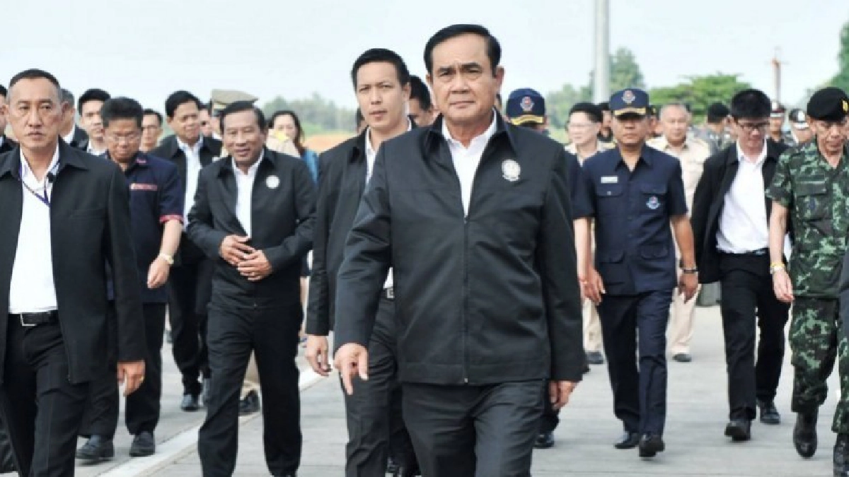 คลื่นลมแรง!!"บิ๊กตู่"เลื่อนเวลาลงใต้