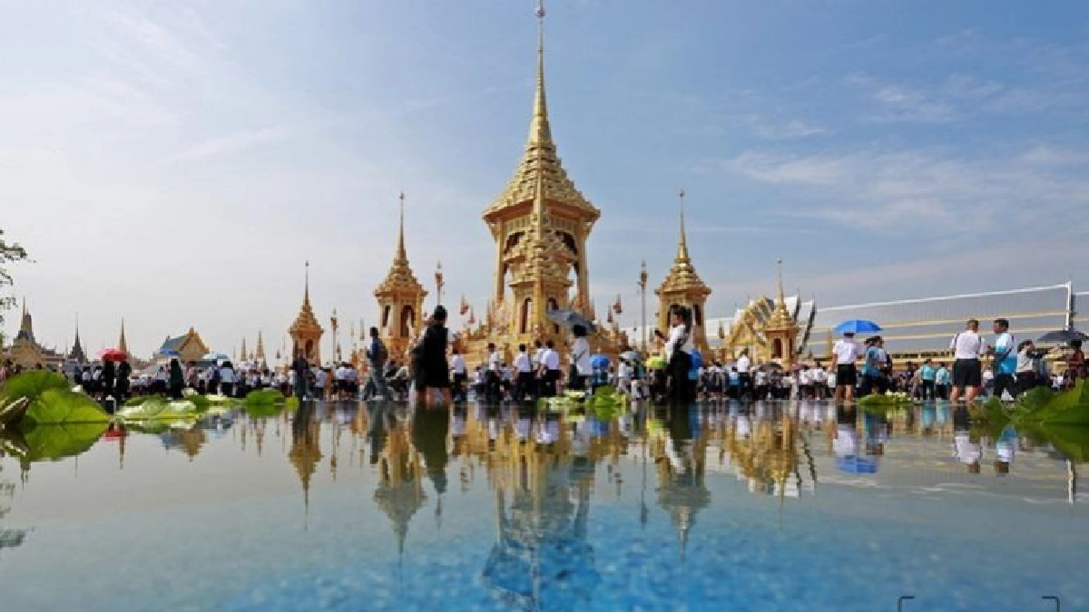 เข้าชมนิทรรศการงานพระราชพิธี (ภาพชุด) เข้าชมนิทรรศการงานพระราชพิธี (ภาพชุด)