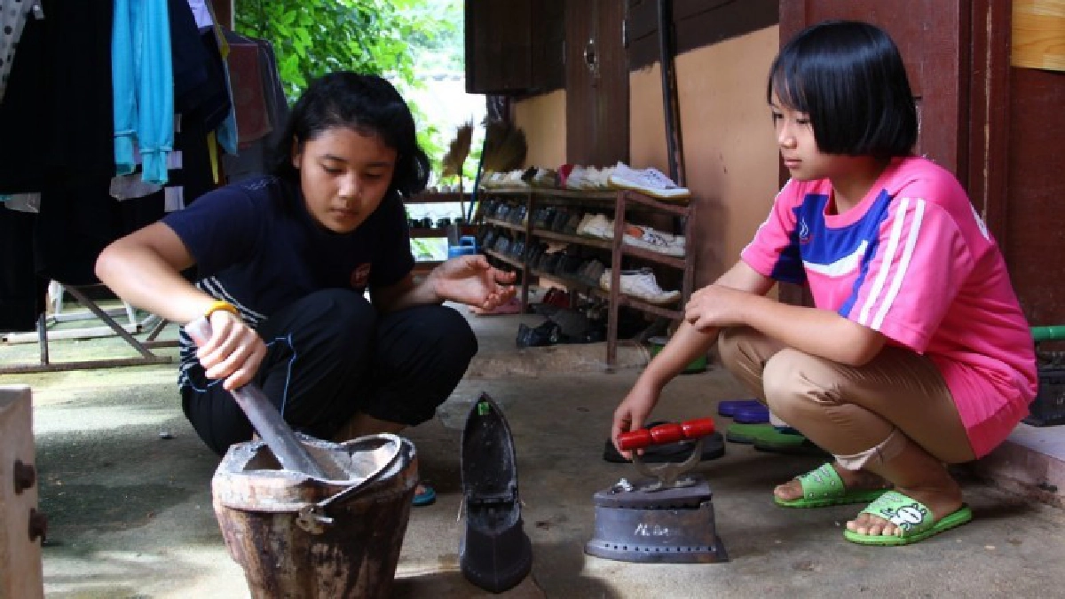 “เตารีดโบราณ” ยังจำเป็นกับคนที่ดอยแม่ระเมิง