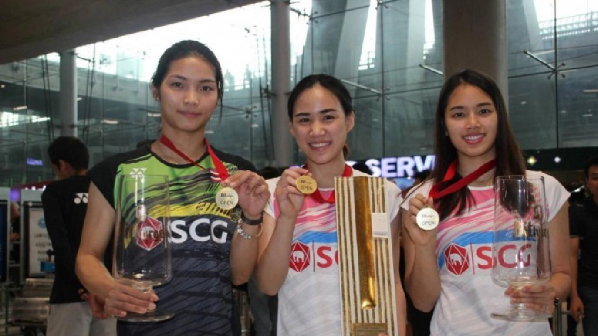 3 สาวแบดมินตันไทย หอบแชมป์กลับถึงบ้าน 3 สาวแบดมินตันไทย หอบแชมป์กลับถึงบ้าน