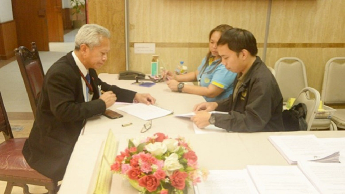 โค้งสุดท้ายรับสมัครกกต.คึกคัก 12 รายแล้ว