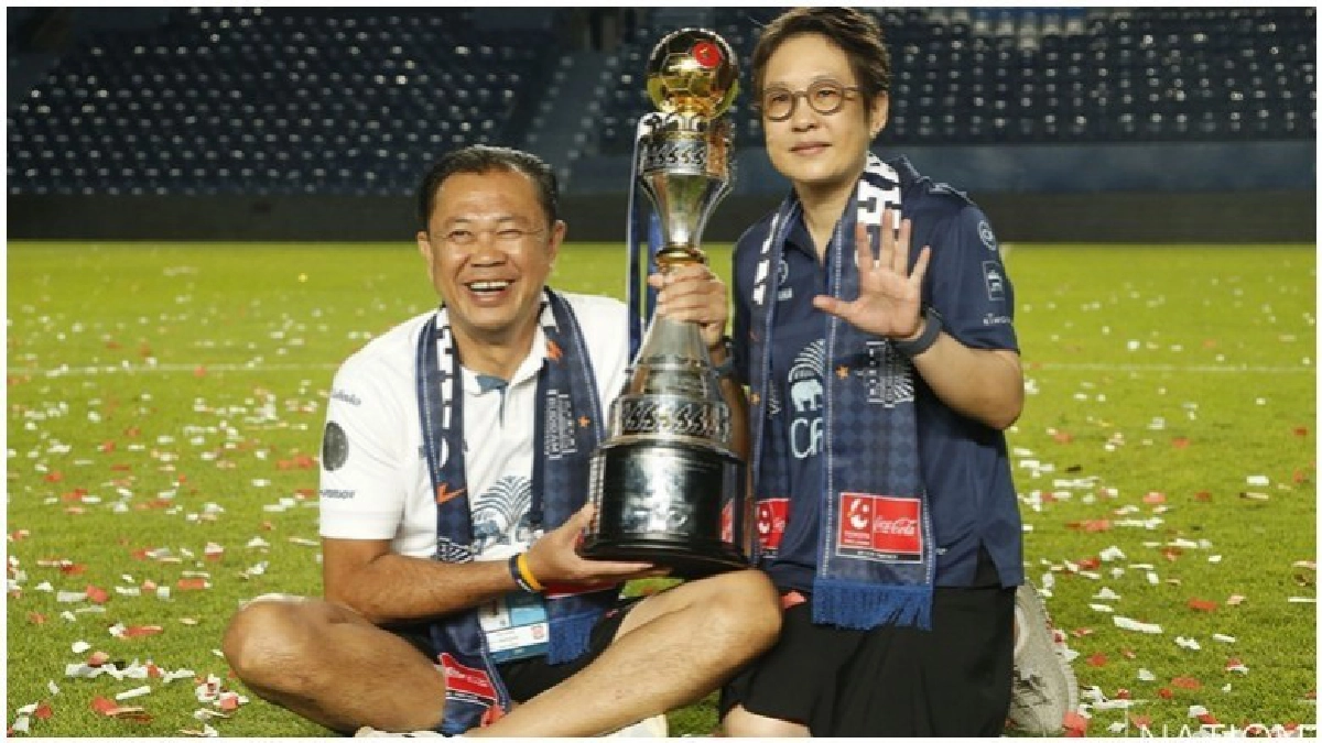 (ภาพชุด)บุรีรัมย์ ยูไนเต็ดคว้าแชมป์ฟุตบอลไทยลีกสมัยที่ 5 (ภาพชุด)บุรีรัมย์ ยูไนเต็ดคว้าแชมป์ฟุตบอลไทยลีกสมัยที่ 5