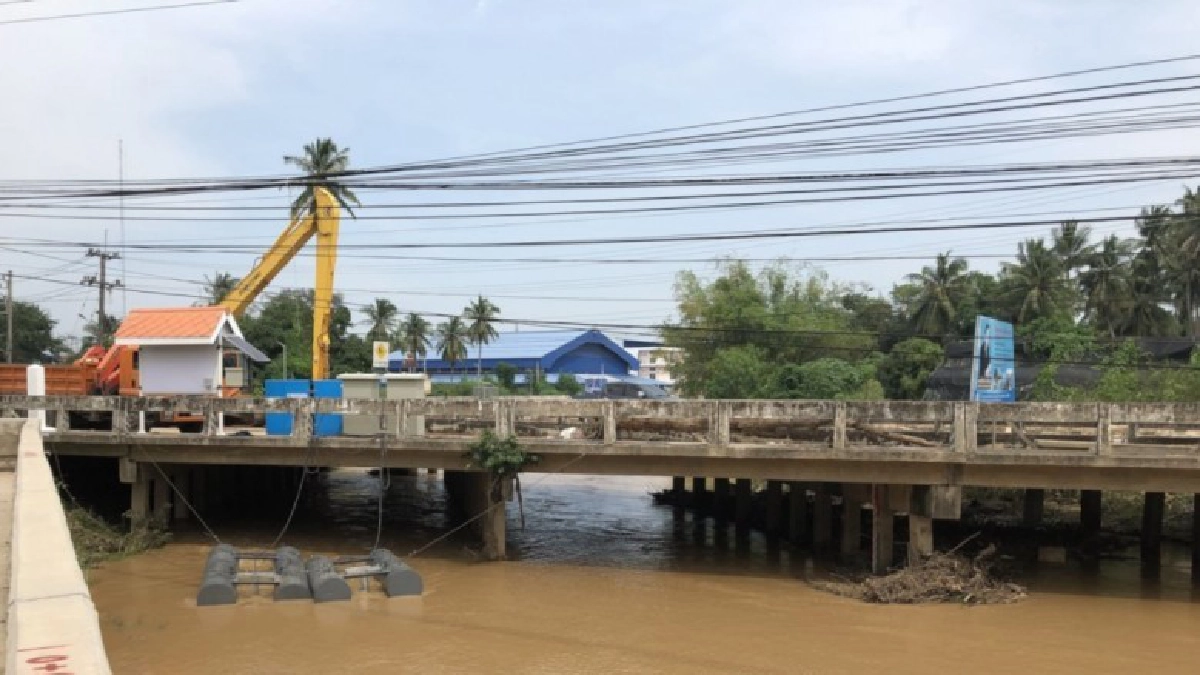 ขุดลอกคลองบางสะพาน แก้ปัญหาน้ำท่วมชุมชน คืบหน้ากว่าร้อยละ 85