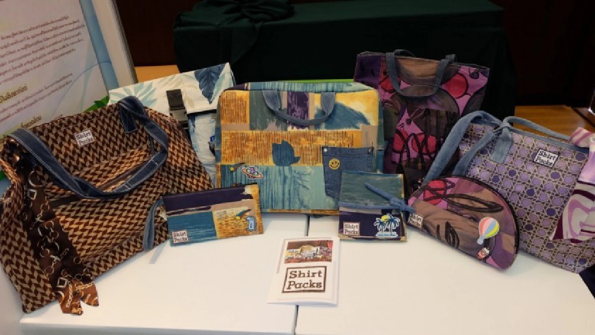 แปลงขยะเป็นกระเป๋าโน๊คบุ๊ค ผลงานผลิตภัณฑ์“สีเขียว”