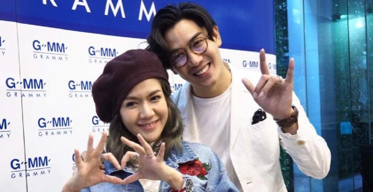 บ่าวสาวป้ายแดง 'เป๊ก-นิว' เผยความรักเพิ่มมากขึ้น หลังแต่ง บ่าวสาวป้ายแดง 'เป๊ก-นิว' เผยความรักเพิ่มมากขึ้น หลังแต่ง