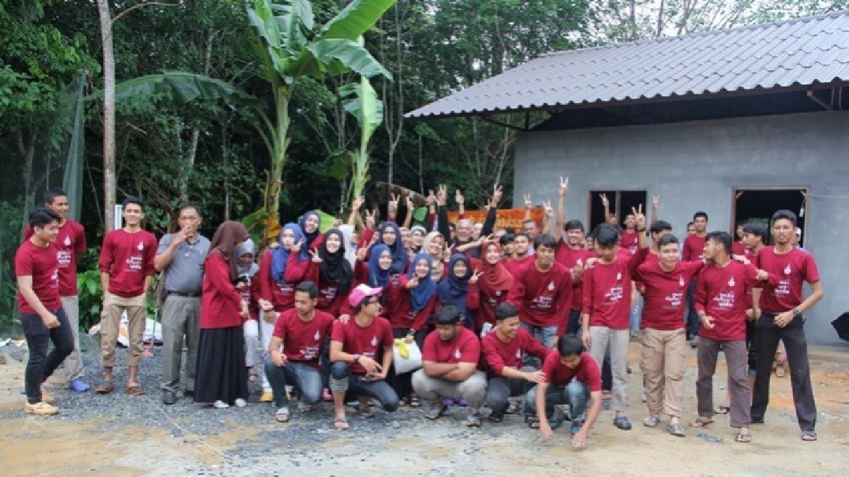 นศ.มุสลิม มทร.ศรีวิชัย ร่วมใจสร้างอาคารเรียนให้น้อง