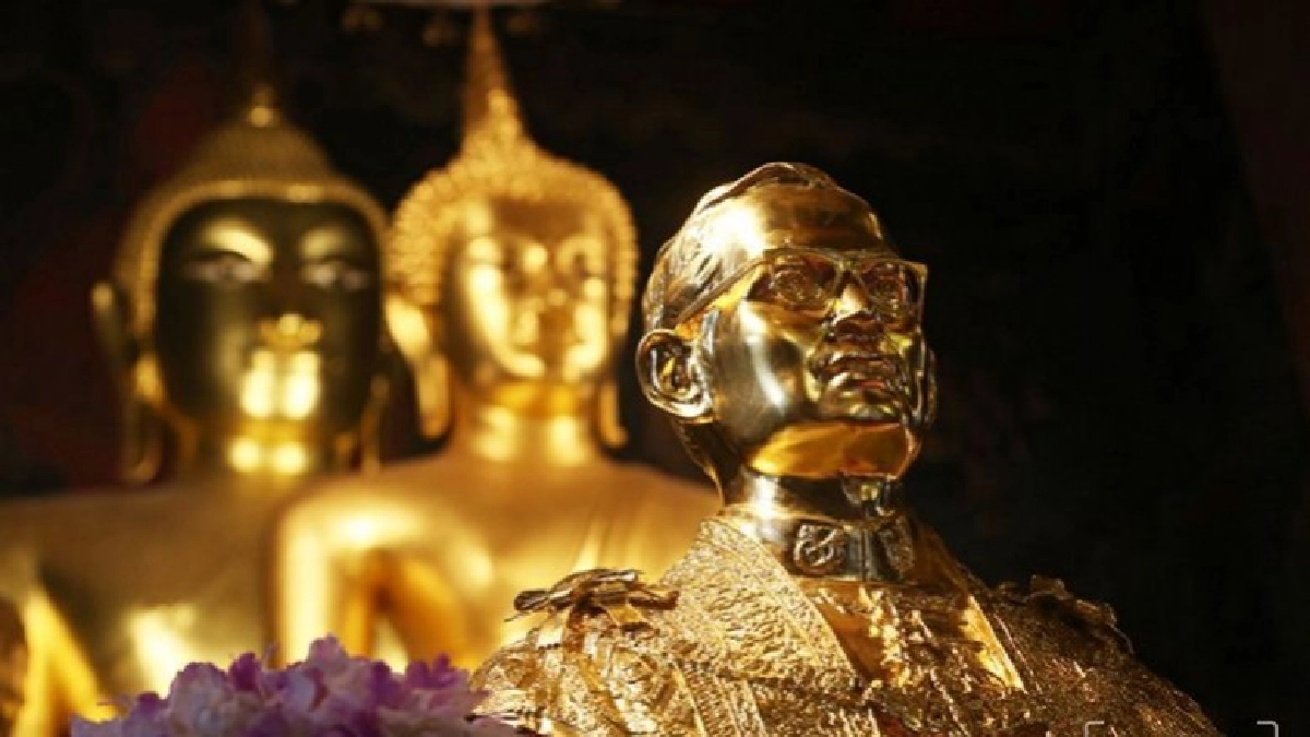 ปชช.กราบพระบรมราชสรีรางคาร ที่วัดบวรนิเวศวิหาร (ภาพชุด)