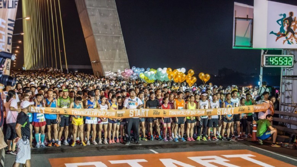 นักวิ่ง “ ไทย เฮลท์ เดย์ รัน 2017 “ ทะลักกว่า 10,000 คน นักวิ่ง “ ไทย เฮลท์ เดย์ รัน 2017 “ ทะลักกว่า 10,000 คน