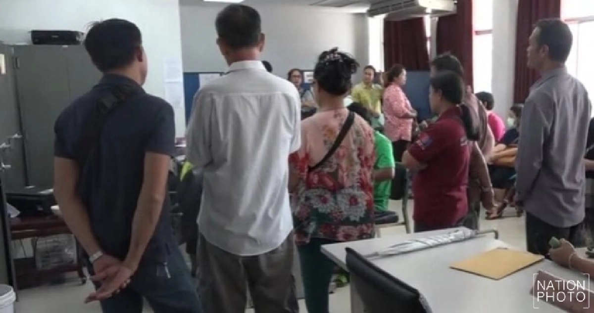 ประชาชนยังแห่ลงประจำวันรับยาหมอแสง