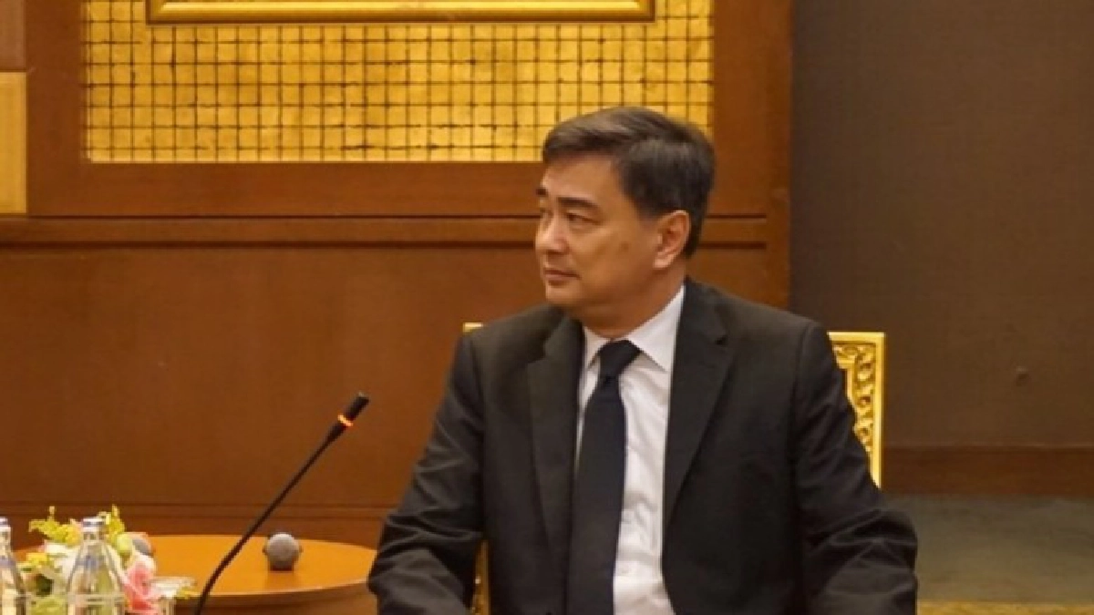 "มาร์ค" ปูด มีหลายพื้นที่เกณฑ์ ผู้นำชุมชน ตอบ 6 คำถามนายกฯ 