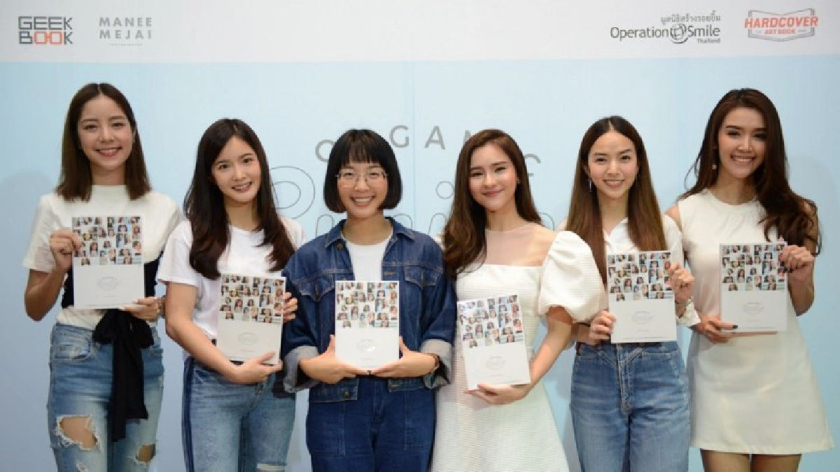 'ออม' นำทีมเพื่อนดารา เปิดตัวหนังสือใหม่ 'ออม' นำทีมเพื่อนดารา เปิดตัวหนังสือใหม่