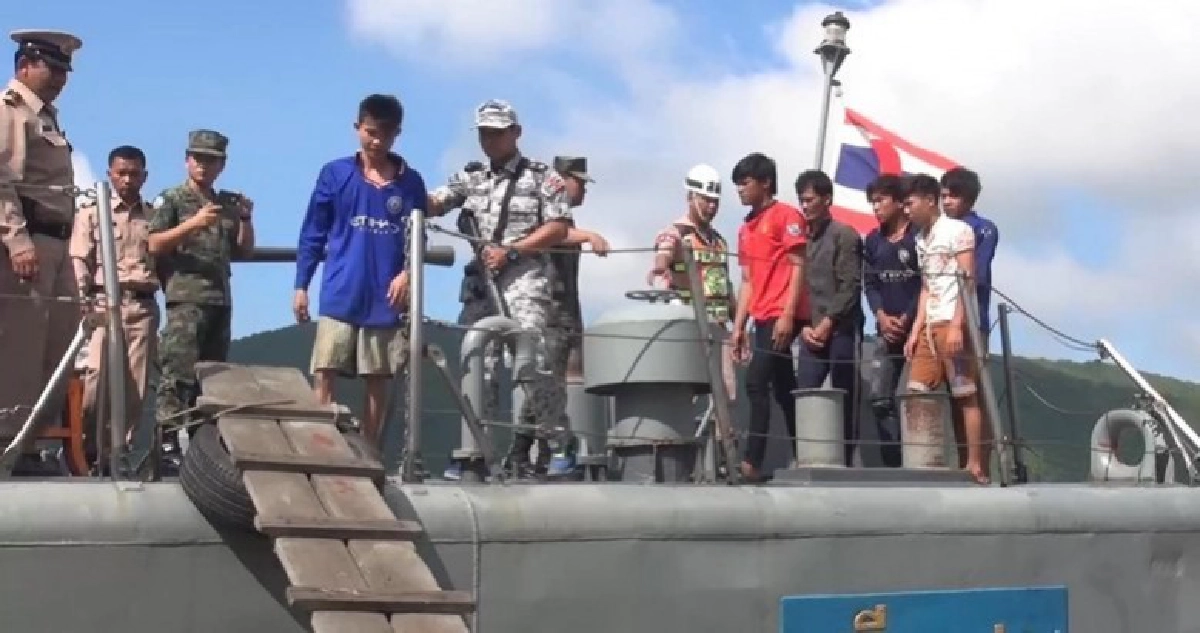 จับเรือประมงเวียดนามลักลอบจับ“ปลิงทะเล” จับเรือประมงเวียดนามลักลอบจับ“ปลิงทะเล”