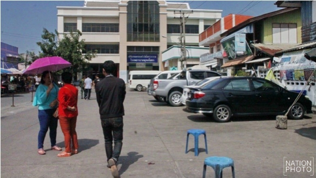 โร่แจ้ง ตร.ถูกกรีดยางรถที่ลานจอดวัดดังเมืองแปดริ้ว! โร่แจ้ง ตร.ถูกกรีดยางรถที่ลานจอดวัดดังเมืองแปดริ้ว!