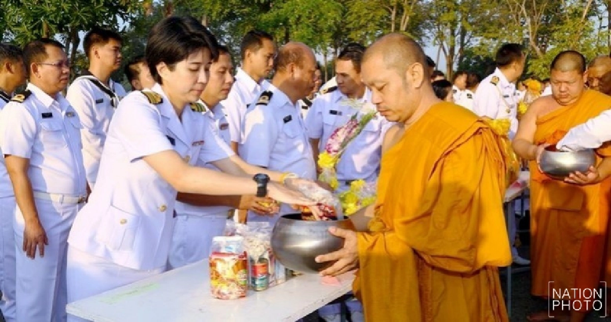 กองเรือยุทธการทำบุญตักบาตร 111 ปี วันกองทัพเรือ