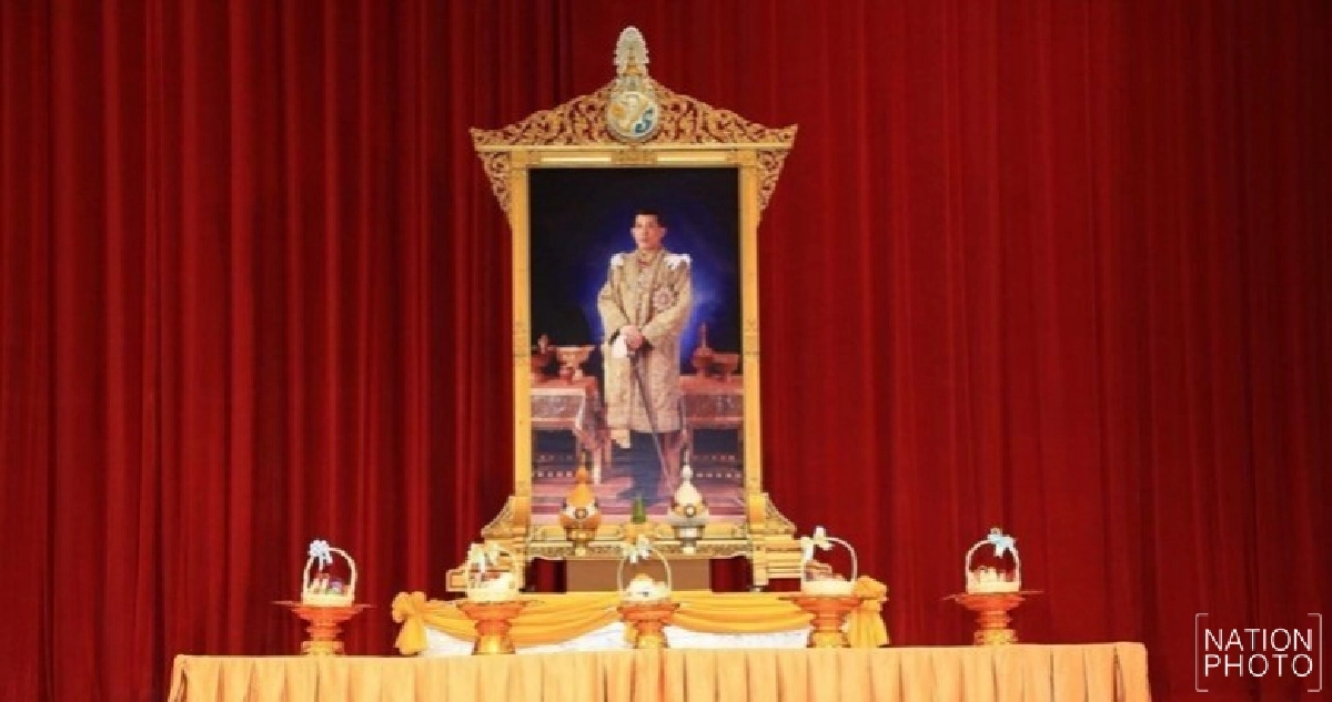 ร.10 พระราชทานกระเช้าของขวัญขรก.-จิตอาสาร่วมสร้างพระเมรุมาศ