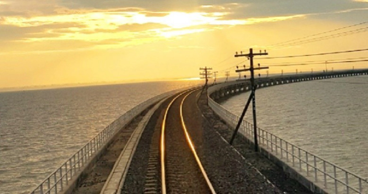 เริ่มแล้ว! นั่ง'รถไฟลอยน้ำ'เที่ยว'เขื่อนของพ่อ'