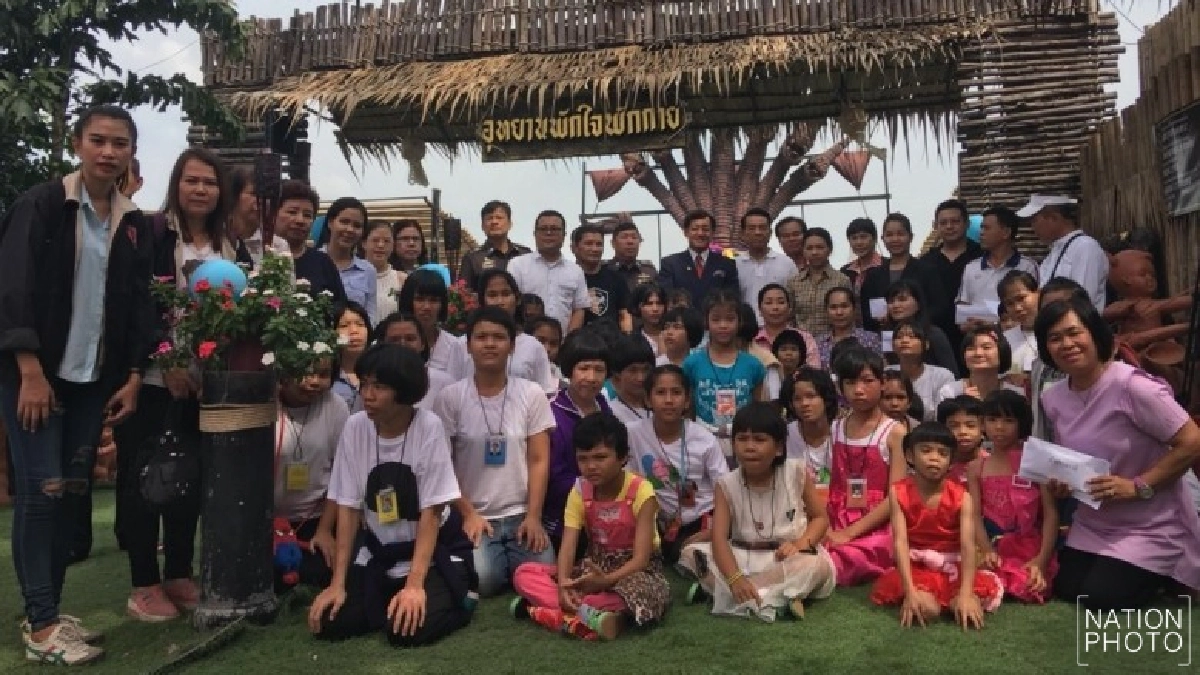 "คำชะโนด บางกอก”มอบทุนช่วยเด็กด้อยโอกาส