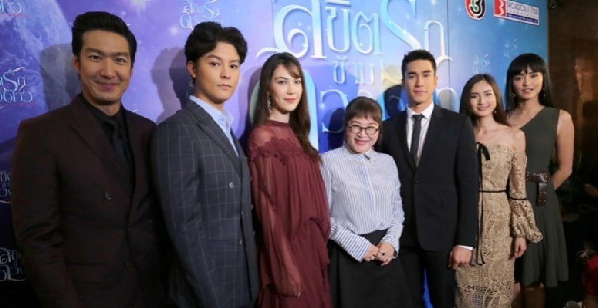 'ณเดชน์-แมท' นำทีมบวงสรวง 'ลิขิตรักข้ามดวงดาว' 'ณเดชน์-แมท' นำทีมบวงสรวง 'ลิขิตรักข้ามดวงดาว'